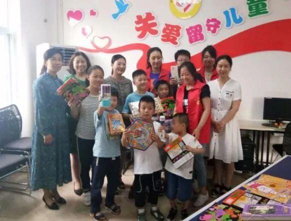 省政协委员分组讨论林武讲话、审议常委会工作报告